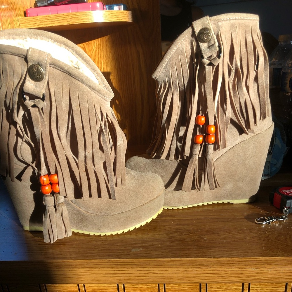 Wedges ankle booties | Tan suede with fringes | Faux Sherpa inside | Size 5